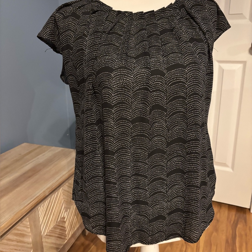 LC Lauren Conrad Black and white Cap Sleeve Relaxed Blouse W/open back tie